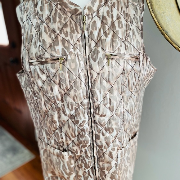 NWOT Chico’s Leopard Print Quilted Vest - Picture 1 of 8